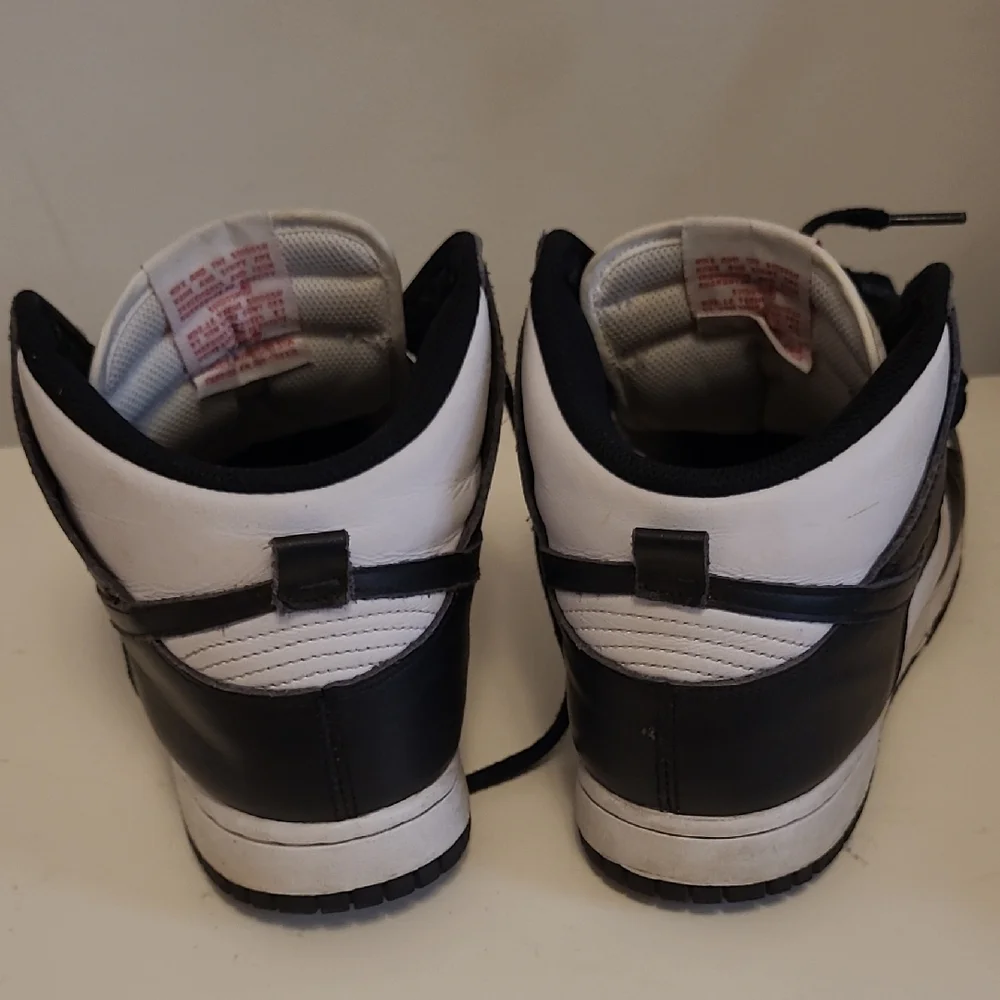 Nike Black and White Sneakers - Picture 6 of 13